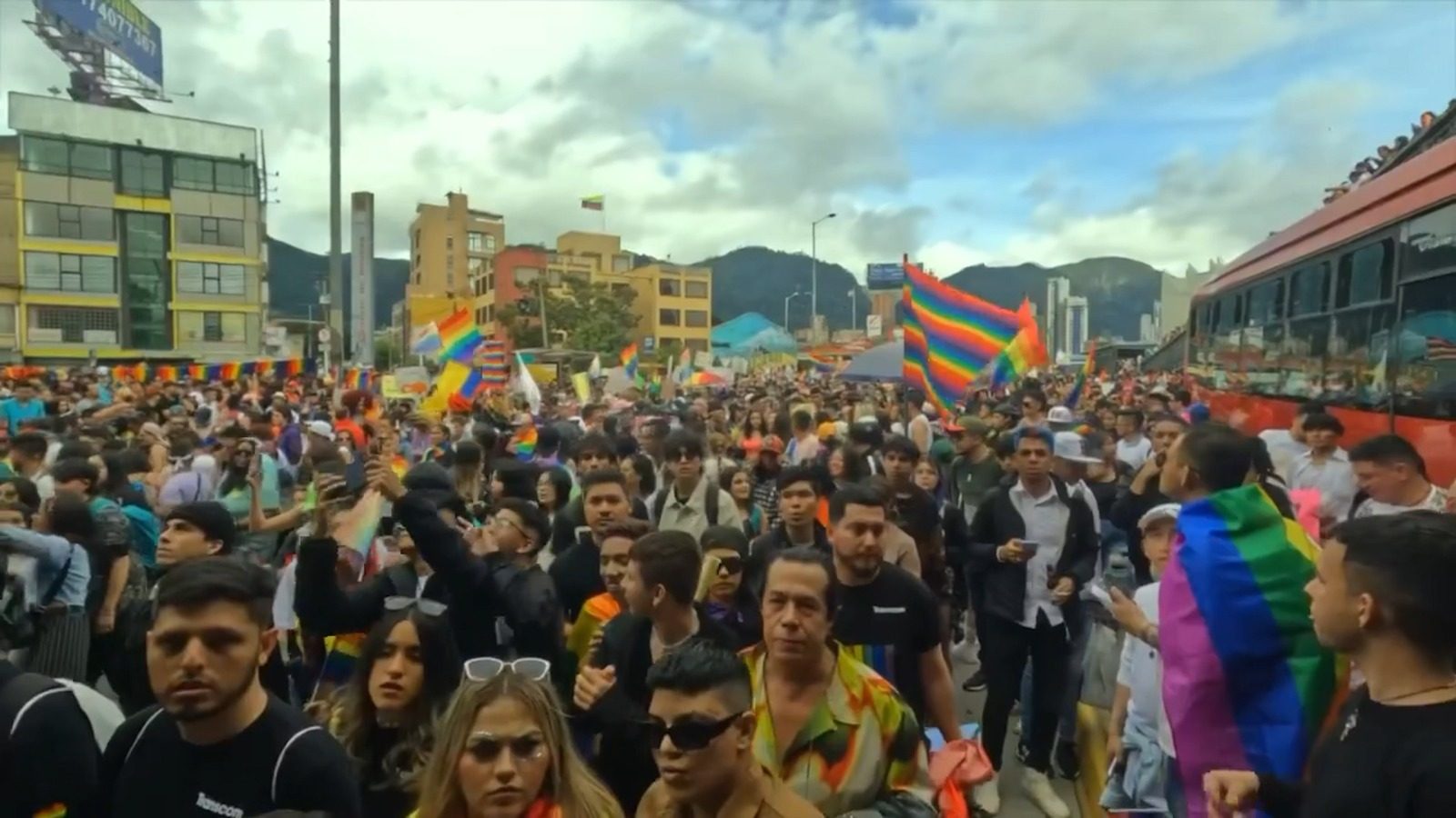 Cinco de cada diez personas LGBTIQ+ encuestadas en Ecuador han sufrido violencia o discriminación.