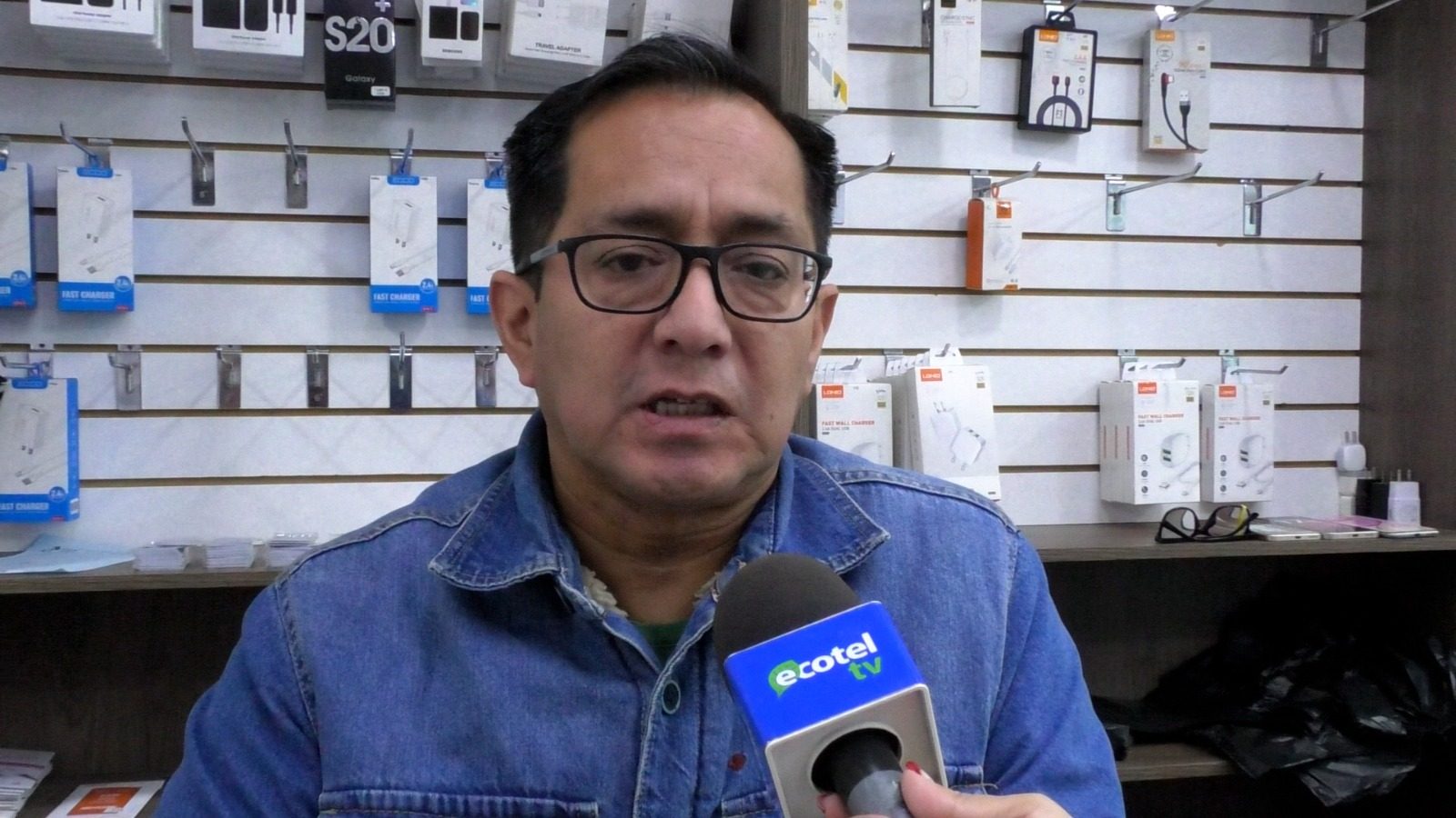 Exdirector provincial de Revolución Ciudadana, Darwin Sánchez, denuncia una presunta persecución política.