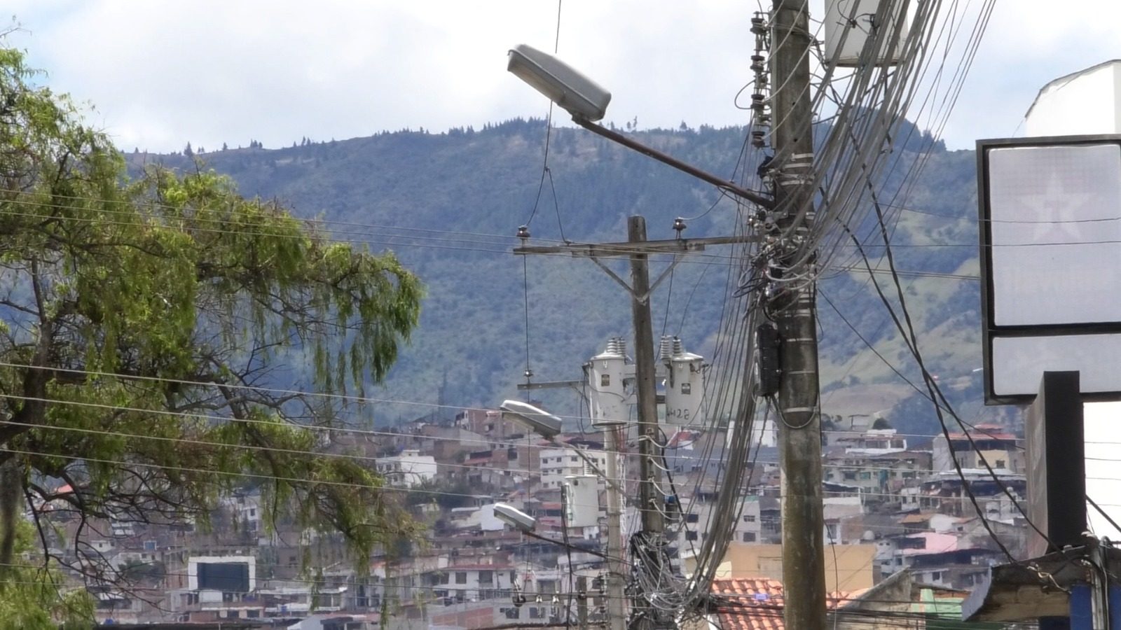 Los cortes programados comprendieron sectores urbanos y rurales de ambas provincias.