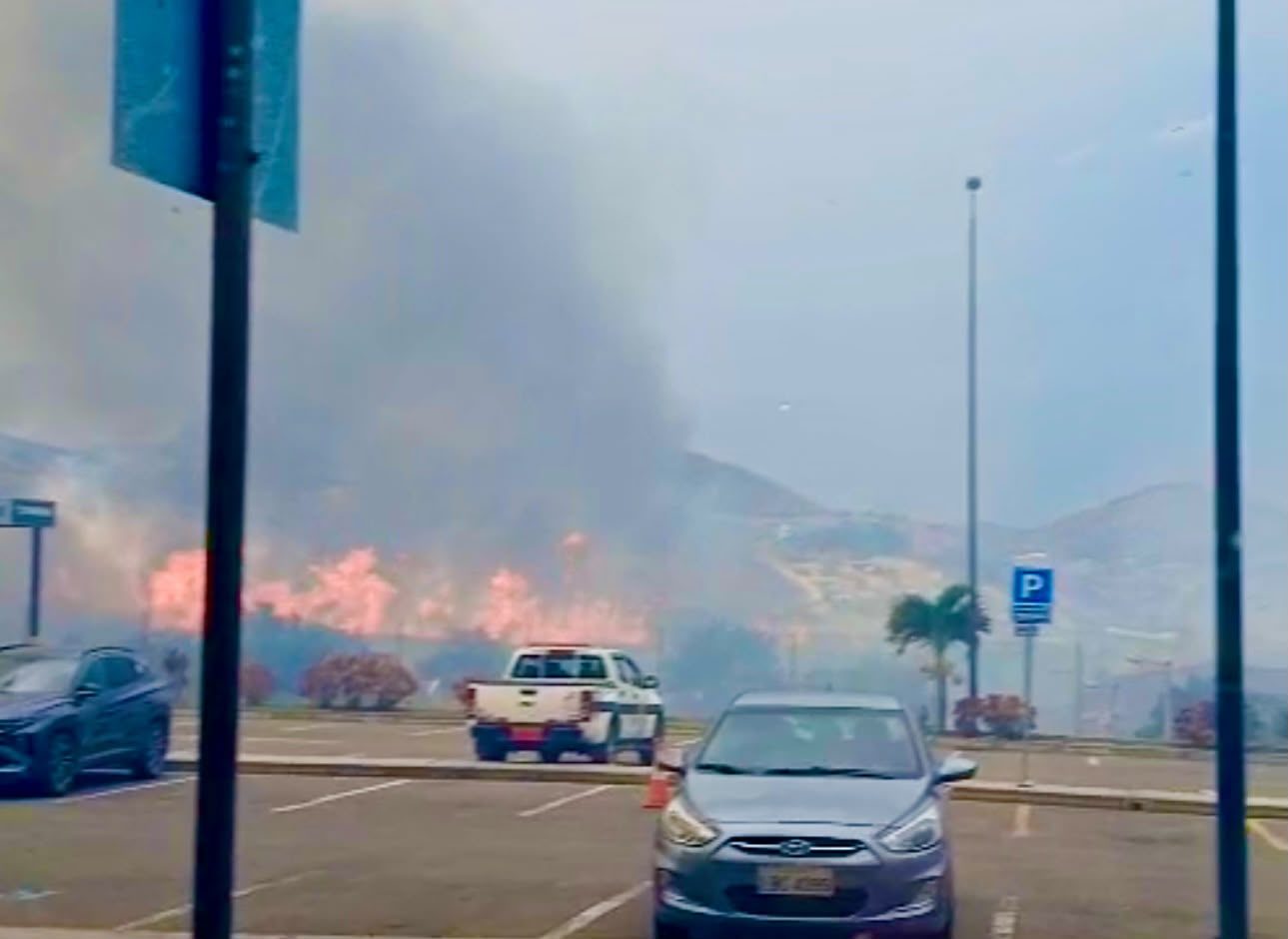 La afectación se dio no solamente por el humo que inundó parte del valle, sino por la ceniza que cayó en los alrededores.